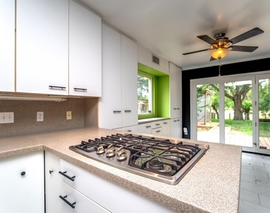 3927 Pleasant Valley Drive - Photo Thumbnail 12