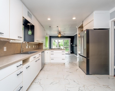 3927 Pleasant Valley Drive - Photo Thumbnail 8