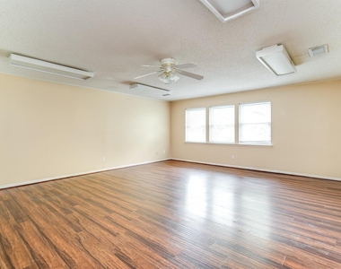 3927 Pleasant Valley Drive - Photo Thumbnail 36