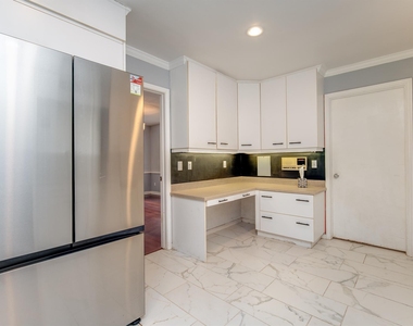 3927 Pleasant Valley Drive - Photo Thumbnail 16