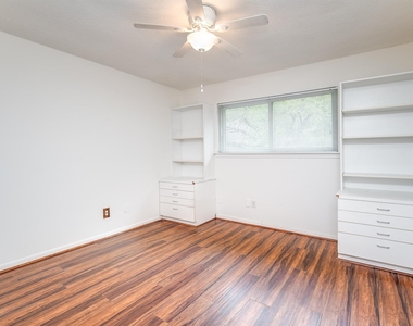 3927 Pleasant Valley Drive - Photo Thumbnail 35
