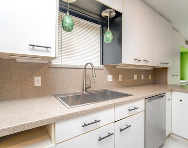 3927 Pleasant Valley Drive - Photo Thumbnail 9