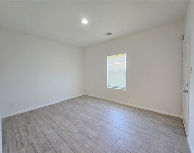 3702 Wylie Street - Photo Thumbnail 10