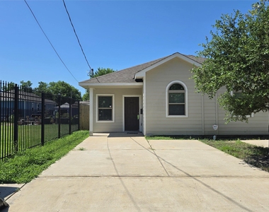 3702 Wylie Street - Photo Thumbnail 1