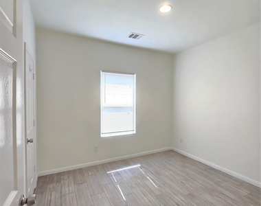 3702 Wylie Street - Photo Thumbnail 8