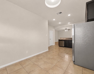 1251 S Maple Drive - Photo Thumbnail 9