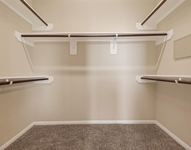 1251 S Maple Drive - Photo Thumbnail 21