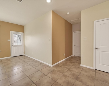 1251 S Maple Drive - Photo Thumbnail 10