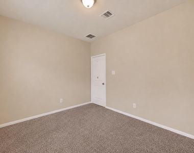 1251 S Maple Drive - Photo Thumbnail 14