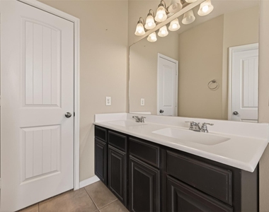 1251 S Maple Drive - Photo Thumbnail 19