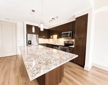 9787 Katy Freeway - Photo Thumbnail 4