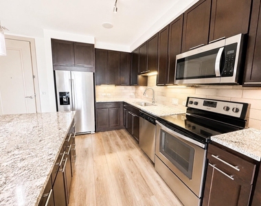 9787 Katy Freeway - Photo Thumbnail 5