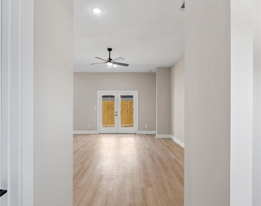 2607 Liguria Ln - Photo Thumbnail 3
