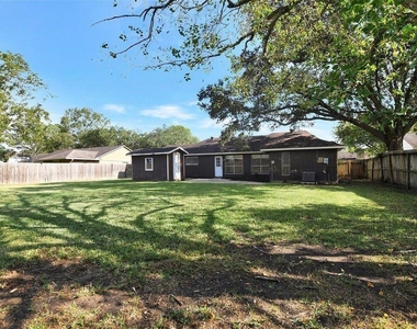 1311 Oak Hollow Drive - Photo Thumbnail 21