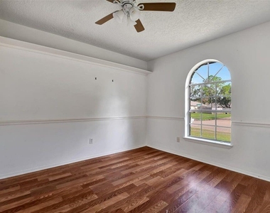 1311 Oak Hollow Drive - Photo Thumbnail 15