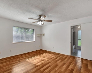 1311 Oak Hollow Drive - Photo Thumbnail 11