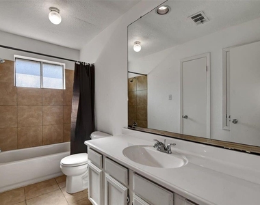 1311 Oak Hollow Drive - Photo Thumbnail 18