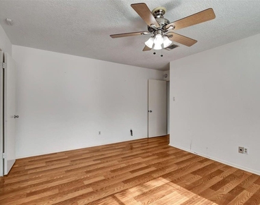 1311 Oak Hollow Drive - Photo Thumbnail 10