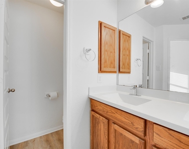 2410 Lakecrest Town Drive - Photo Thumbnail 18