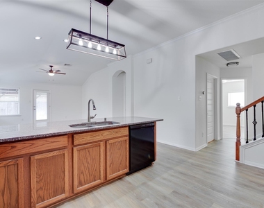 2410 Lakecrest Town Drive - Photo Thumbnail 7