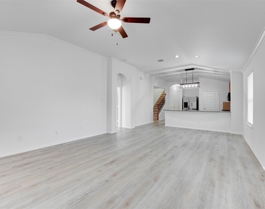 2410 Lakecrest Town Drive - Photo Thumbnail 14
