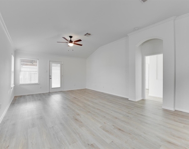 2410 Lakecrest Town Drive - Photo Thumbnail 13