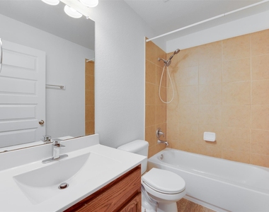 2410 Lakecrest Town Drive - Photo Thumbnail 21