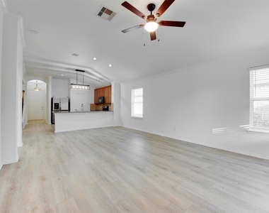 2410 Lakecrest Town Drive - Photo Thumbnail 9