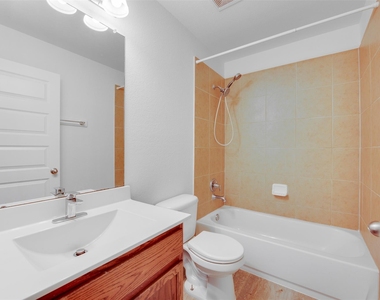 2410 Lakecrest Town Drive - Photo Thumbnail 19