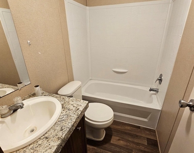 16618 Fairman Drive - Photo Thumbnail 8