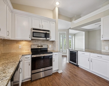 5353 Memorial Drive - Photo Thumbnail 2