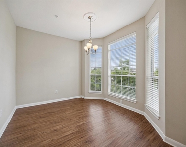 5353 Memorial Drive - Photo Thumbnail 3