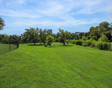 5353 Memorial Drive - Photo Thumbnail 21