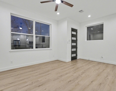 203 Danna Lane - Photo Thumbnail 8