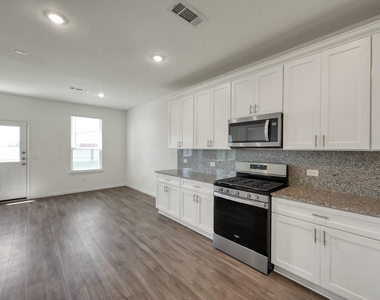 7314 Madison Commons Lane - Photo Thumbnail 11