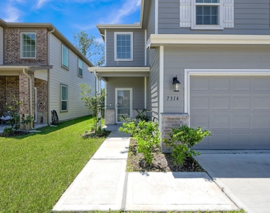7314 Madison Commons Lane - Photo Thumbnail 2