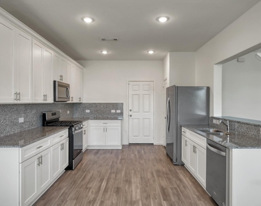 7314 Madison Commons Lane - Photo Thumbnail 9
