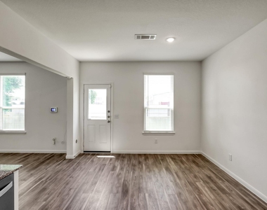 7314 Madison Commons Lane - Photo Thumbnail 8