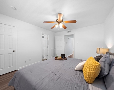 2828 61st Street - Photo Thumbnail 7