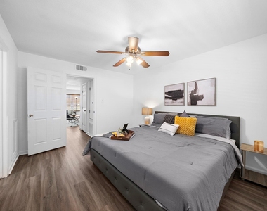 2828 61st Street - Photo Thumbnail 6