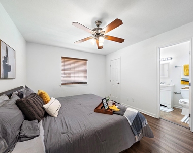 2828 61st Street - Photo Thumbnail 9