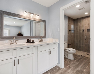 1214 W 31st Street - Photo Thumbnail 9