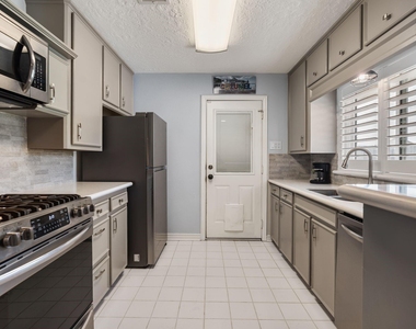 1214 W 31st Street - Photo Thumbnail 12