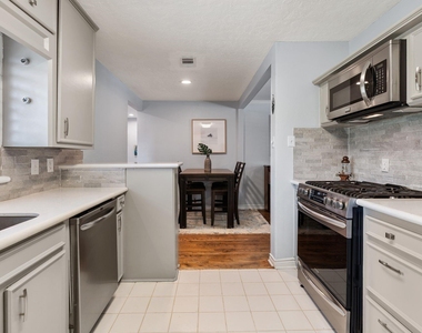 1214 W 31st Street - Photo Thumbnail 2
