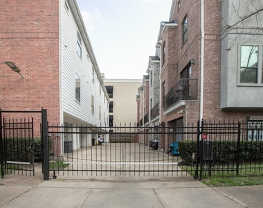 202 Mcgowen Street - Photo Thumbnail 3