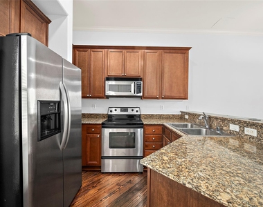 202 Mcgowen Street - Photo Thumbnail 9