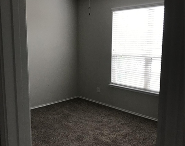 4427 Aversa Drive - Photo Thumbnail 5