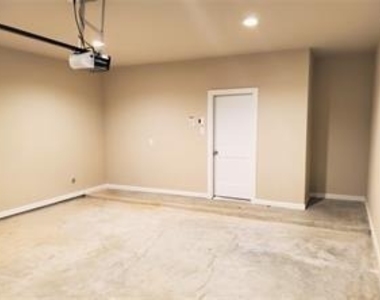 2522 Manor Valley Lane - Photo Thumbnail 18