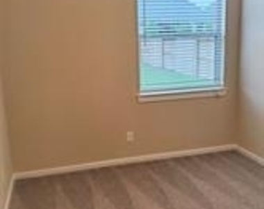 2522 Manor Valley Lane - Photo Thumbnail 17