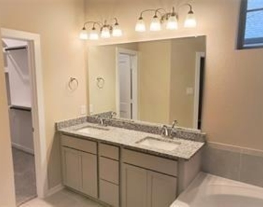 2522 Manor Valley Lane - Photo Thumbnail 8